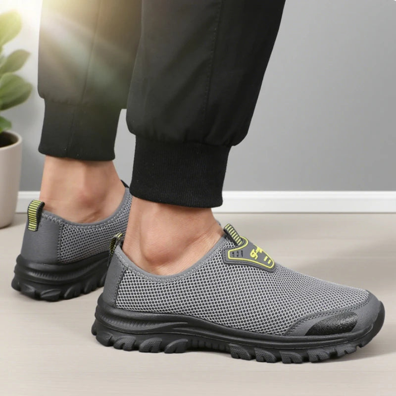 Trendy Slip on Sneaker Style Shoes Lightweight Outdoor Lawn Walking Shoes Minimalist Grid Fashion Design Slip on Travel Shoes